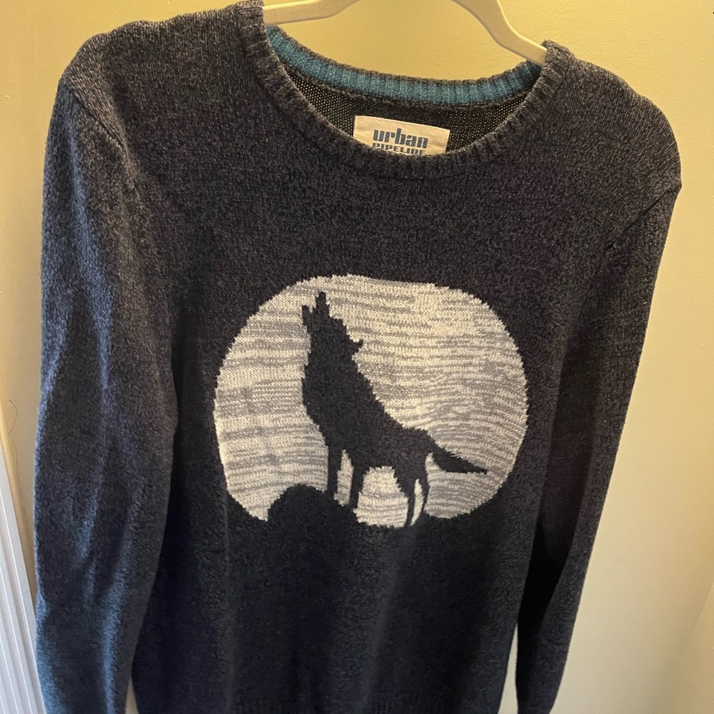 Wolf crewneck sweater